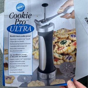 Wilton, cookie pro ultra cookie press, cast aluminum and stainless steel